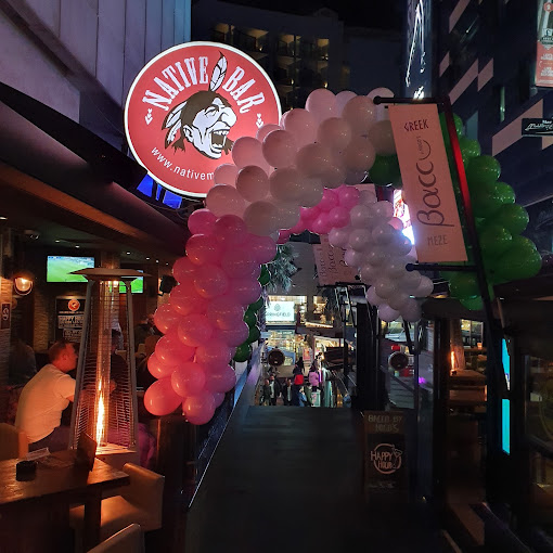 vida noturna em malta