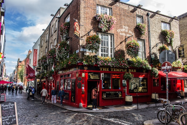pub crawl em dublin