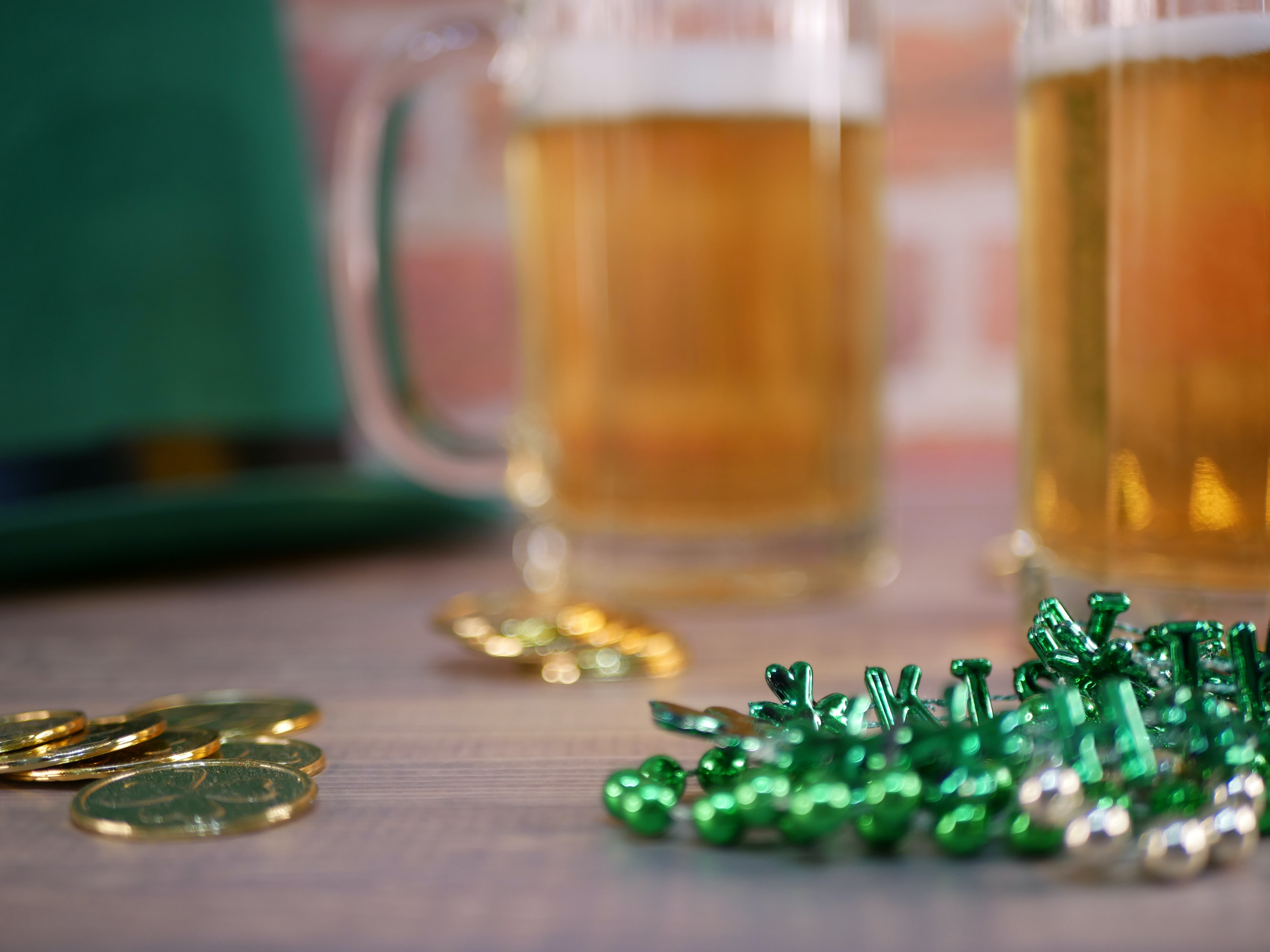 Intercâmbio em Cork - Copos de Cerveja irlandesa e acessórios festivos